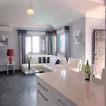 Awesome 3 Bedrooms Tacataca Pool Table Villa *