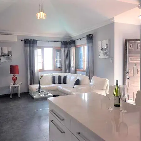 Awesome 3 Bedrooms Tacataca Pool Table Villa *